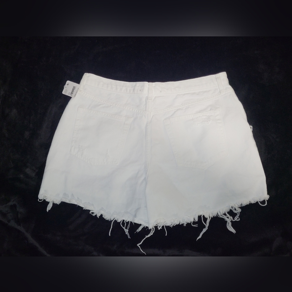 Free People• Optic White Distressed Button-Up Jean Shorts▪︎ Size 32 *NEW* - Picture 2 of 16